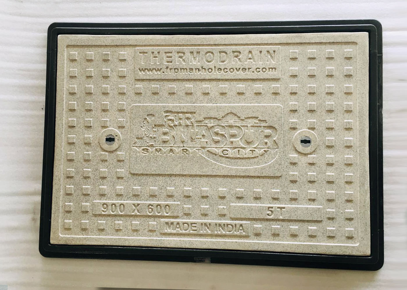 solid-top-manhole-covers-with-frame